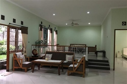 Photo 7 - Sunny Guest House Lembang