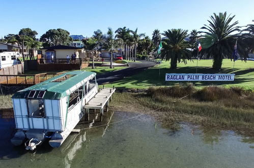 Photo 61 - Raglan Palm Beach Motel