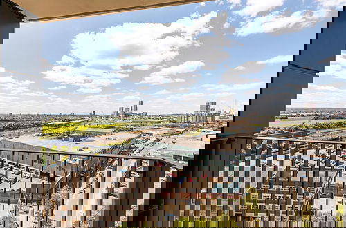 Foto 22 - Sky-high Apartment With Modern Decor