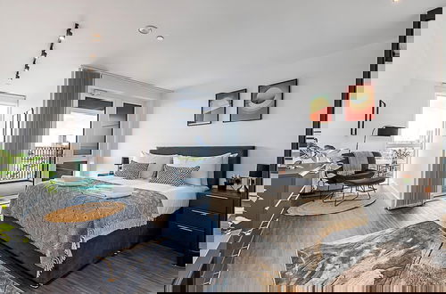 Foto 14 - Sky-high Apartment With Modern Decor