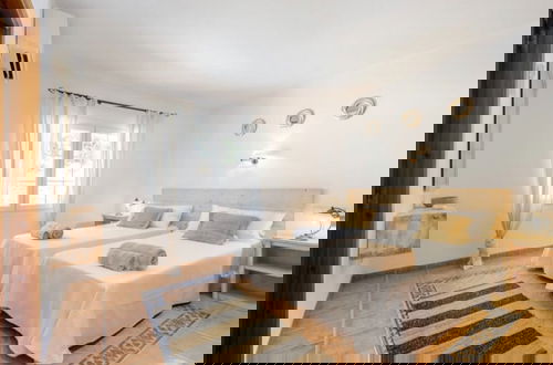 Foto 8 - Detached Villa in Ibiza with Great Views of Hills & Hot Tub
