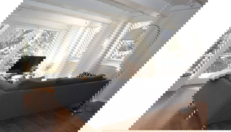 Photo 1 - Modern Apartment Near Centre