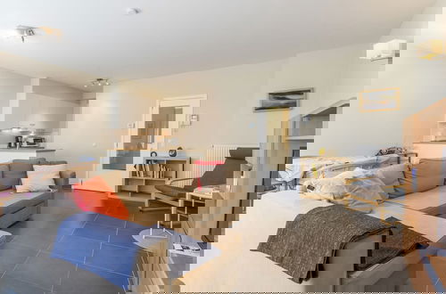 Photo 10 - Spacious Apartment With Terrace