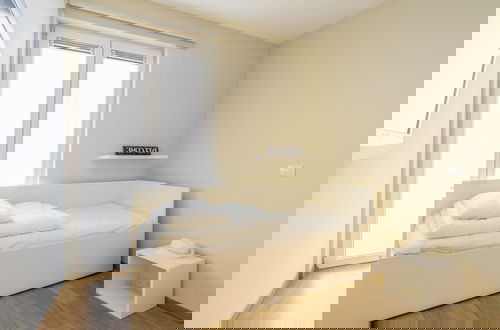 Photo 5 - Spacious Apartment With Terrace