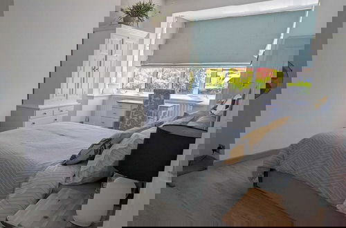 Foto 11 - Cozy Cottage Stay - Modern, Cozy, Close to London