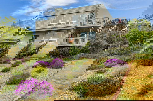 Photo 23 - Beach Lookout Retreat by Avantstay Rooftop Views
