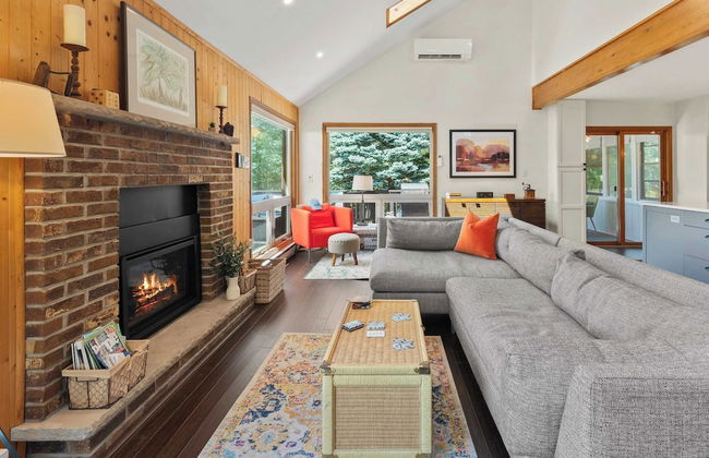 Waterside Haven by Avantstay Lakefront, Hot Tub, Game Room, Fire Pit - Photo 11