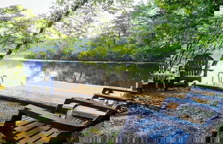 Foto 3 - Waterside Haven by Avantstay Lakefront, Hot Tub, Game Room, Fire Pit