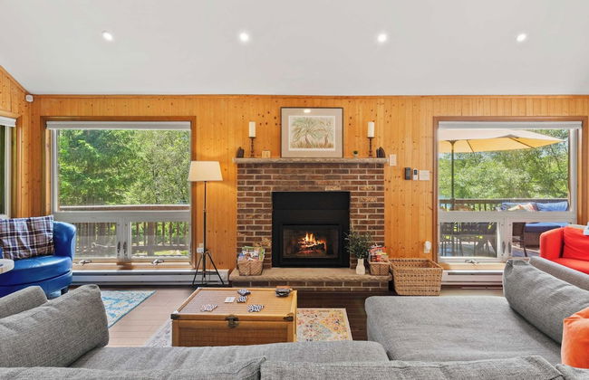 Waterside Haven by Avantstay Lakefront, Hot Tub, Game Room, Fire Pit - Photo 2