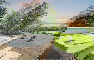 Foto 1 - Waterside Haven by Avantstay Lakefront, Hot Tub, Game Room, Fire Pit