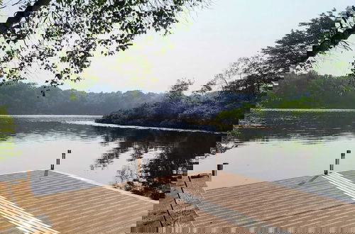 Foto 46 - Waterside Haven by Avantstay Lakefront, Hot Tub, Game Room, Fire Pit