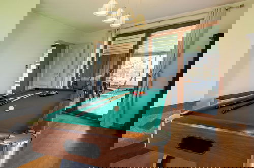 Foto 27 - Holiday Home With Indoor Swimming Pool