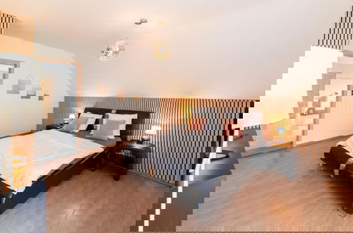 Foto 11 - Holiday Home With Indoor Swimming Pool