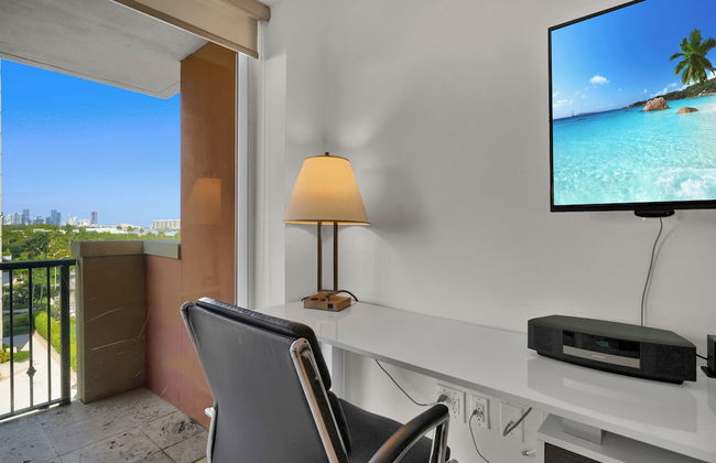 Modern Bay View with Free Parking - Photo 3