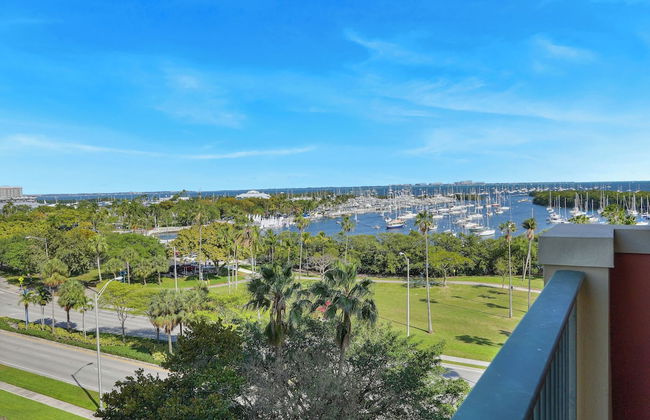 Modern Bay View with Free Parking - Photo 18