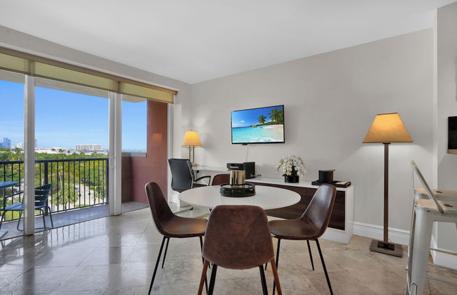 Modern Bay View with Free Parking - Photo 23