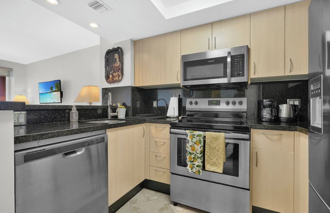 Modern Bay View with Free Parking - Photo 16