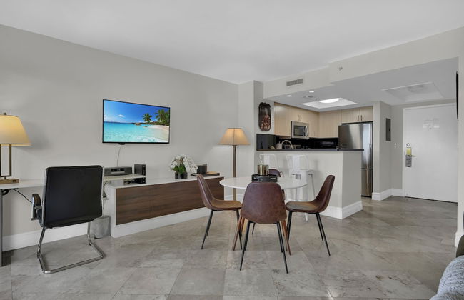 Modern Bay View with Free Parking - Photo 6