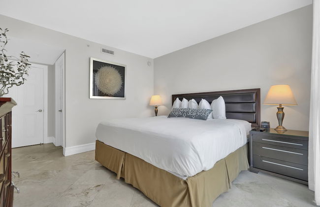 Modern Bay View with Free Parking - Photo 4