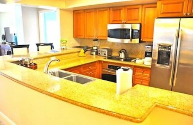 Ritz Carlton - Photo 5