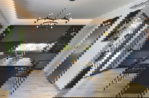 Foto 2 - Modern Villa With Private Swimming Pool