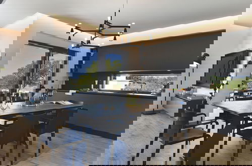 Foto 12 - Modern Villa With Private Swimming Pool