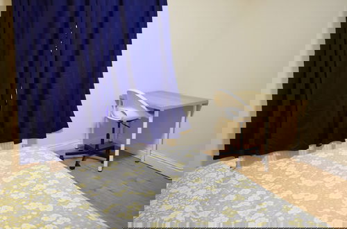 Photo 4 - Room 2