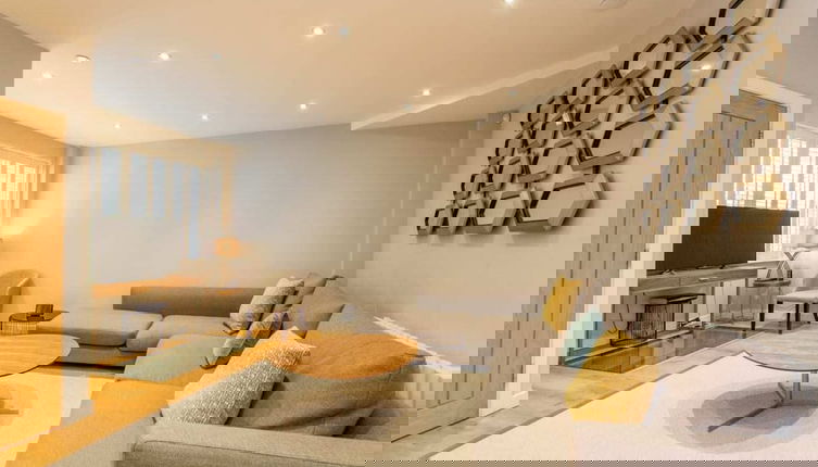 Photo 1 - The Sweet Mews - Big & Bright 4bdr Mews Home in Ideal Location