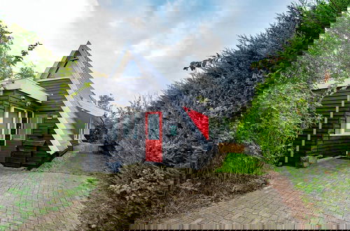 Foto 15 - Elegant Villa With Garden