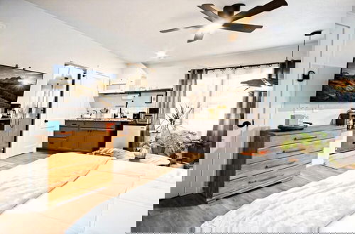 Photo 3 - Retro Studio Huge Shower 3min-asian Dist