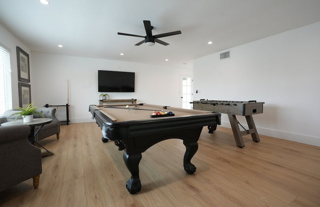 Coming Mid-April 2023! Beautifully upgraded two-story home with backyard oasis - Foto 51