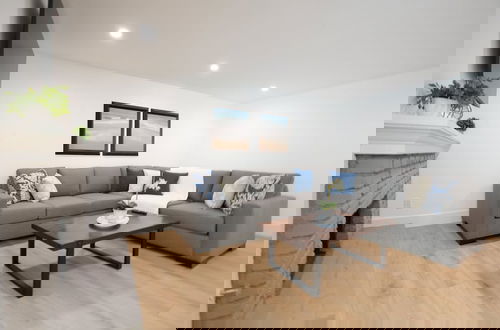 Foto 32 - Coming Mid-April 2023! Beautifully upgraded two-story home with backyard oasis