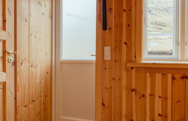 Lítlastova | A Charming Boathouse Getaway - Photo 2