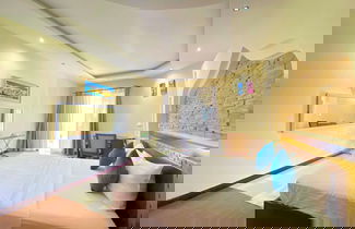 Photo 2 - Epic Beachfront suites