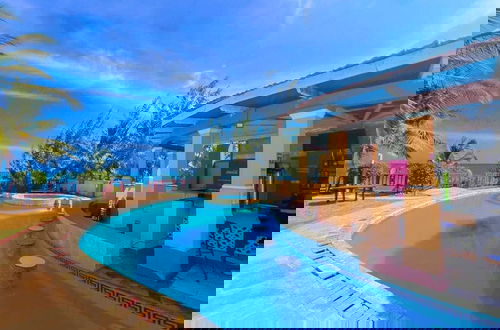 Photo 9 - Epic Beachfront suites