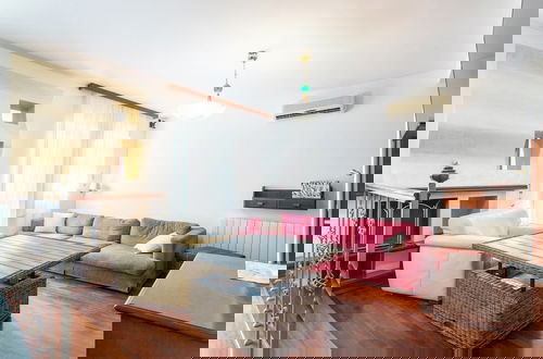 Foto 19 - Beautiful Luxury House w sea View & Outside Space