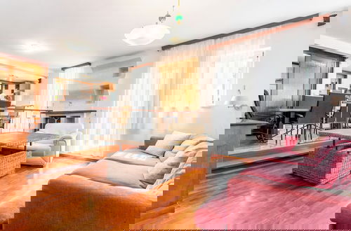 Foto 15 - Beautiful Luxury House w sea View & Outside Space