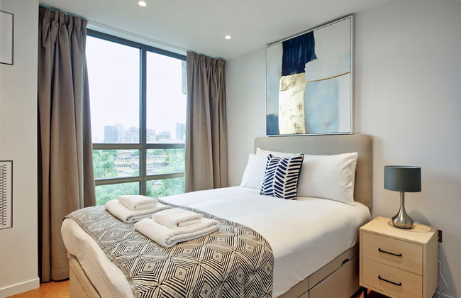 Spacious Two-bedroom Home in East London - Photo 9