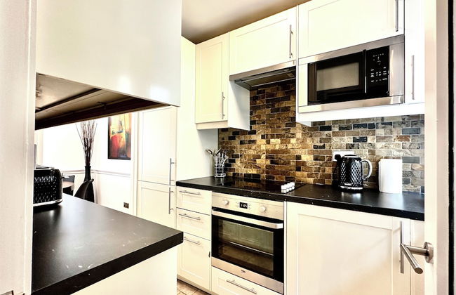 Newly Refurbished 3 bed Flat , Free Parking - Foto 9
