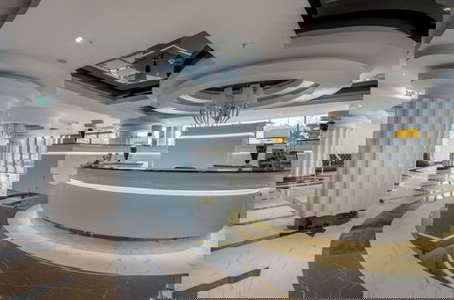 Foto 27 - Modern Studio Hanza Tower by Renters