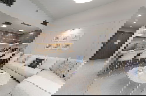 Foto 13 - Maison Privee - Modern Living w/ Premium Amenities close to Marina