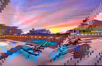 Foto 3 - Sleeps 20! 2 Homes Near the Beach, Private Pools, Gameroom, Large Family Retreat
