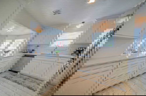 Foto 34 - Sleeps 20! 2 Homes Near the Beach, Private Pools, Gameroom, Large Family Retreat