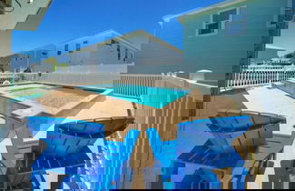 Foto 1 - Reel Life Dreams by Avantstay Pool + Near Beach!