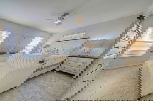 Foto 12 - Reel Life Dreams by Avantstay Pool + Near Beach!