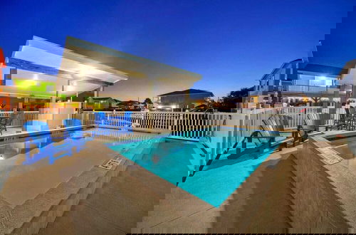 Foto 46 - Reel Life Dreams by Avantstay Pool + Near Beach!