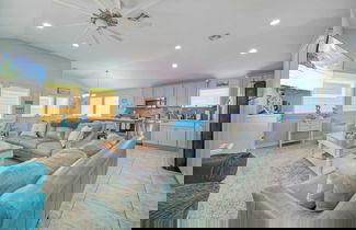 Foto 2 - Reel Life Dreams by Avantstay Pool + Near Beach!