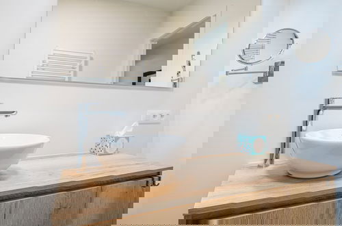 Foto 9 - Bright Apartment on the First Floor