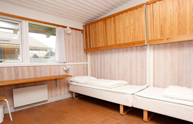 6 Person Holiday Home on a Holiday Park in Hanstholm - Foto 2