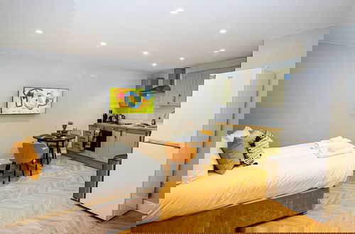 Foto 5 - E2M Wisteria House Heathrow Free Parking